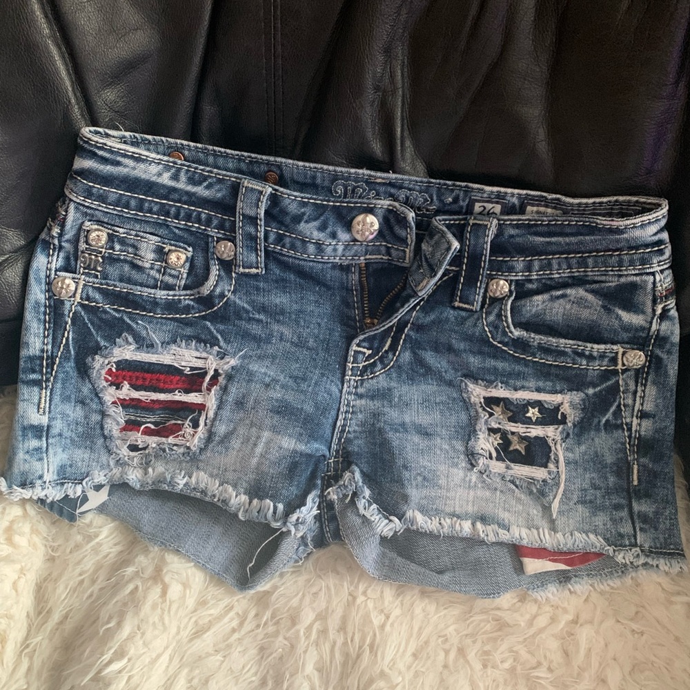 Miss me shorts size 26 waist - in like-new condition!